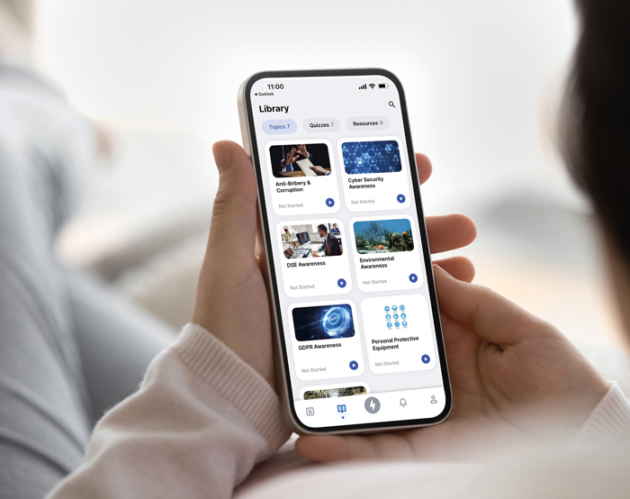 تطبيق التعلم المصغر Knowledge Coach قيد الاستخدام