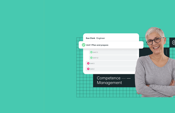 Uma pessoa sorridente com cabelo curto está ao lado de uma interface digital que apresenta uma lista de módulos de aprendizagem intitulada "Gestão de Competências" e uma etiqueta com o nome "Sue Clark, Engenheira".